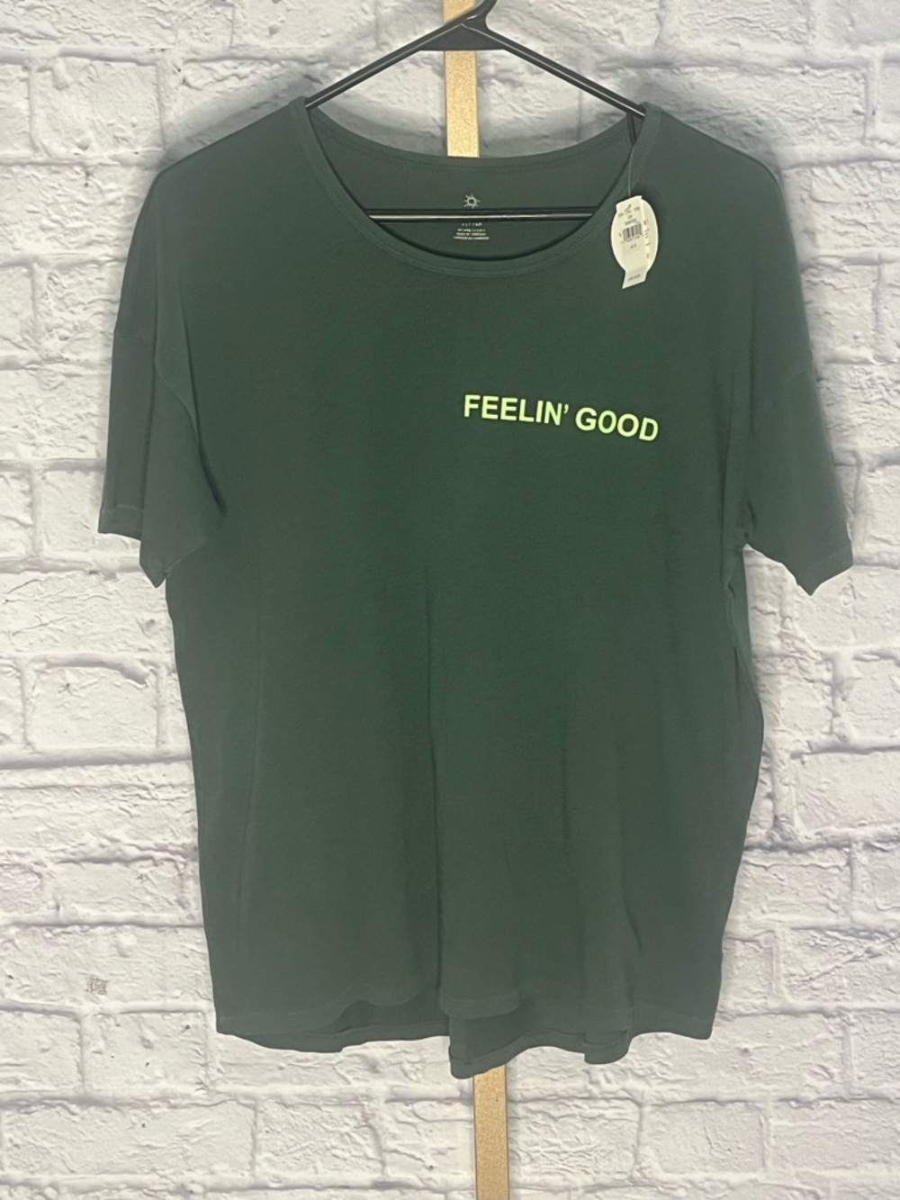 Aerie small nwt green graphic t-shirt feelin good crew neck short sleeve
